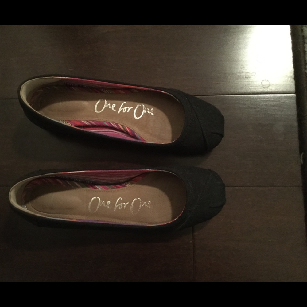 TOMS Black Canvas Ballet Flats
